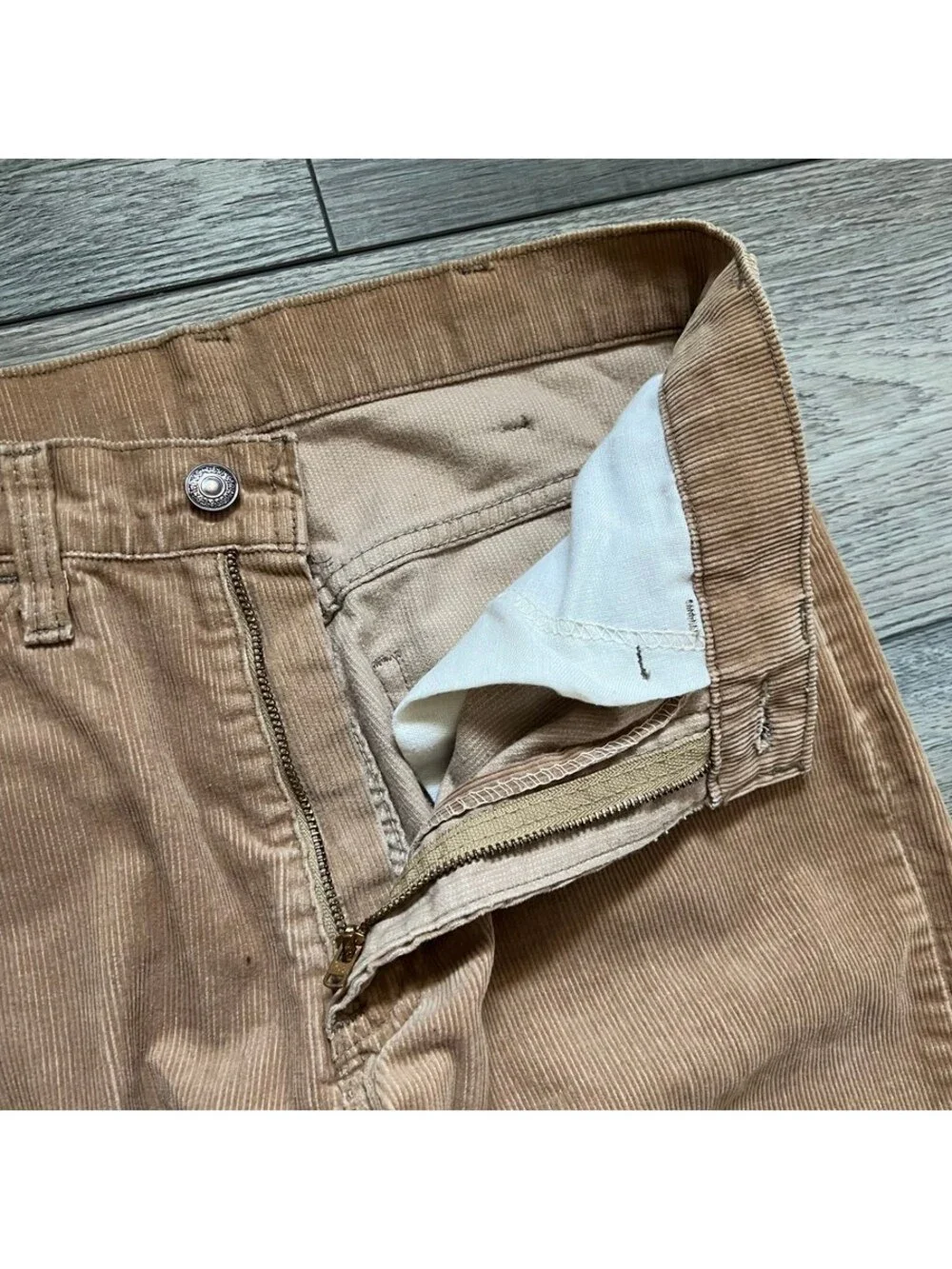 Vintage Levi's 519 Men's 30x36 Corduroy Pants Beige Tan Straight Leg USA